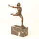 Finish-statueta din bronz cu un soclu din marmura