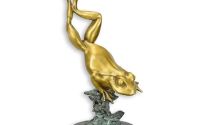 Broasca sarind-statueta din bronz cu un soclu din 