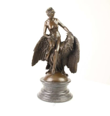 Hebe cu vulturul-statueta bronz cu soclu marmura