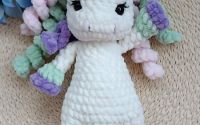 Unicornul PIC croetat manual
