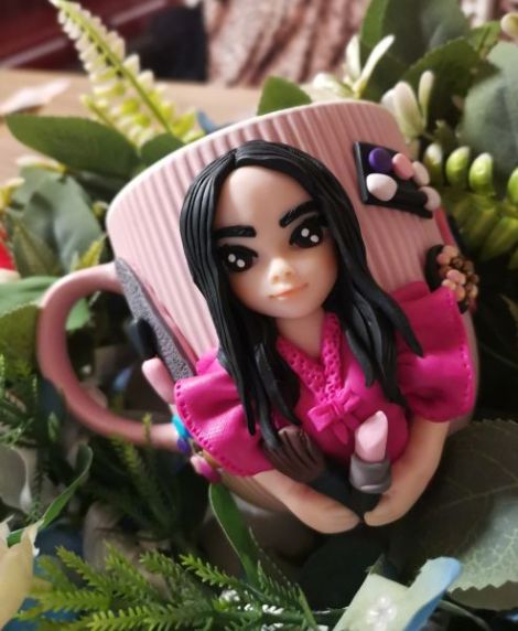 Cana figurina stilizata makeup artist nail artist