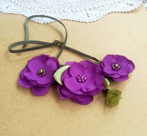 Colier buchet de flori lila