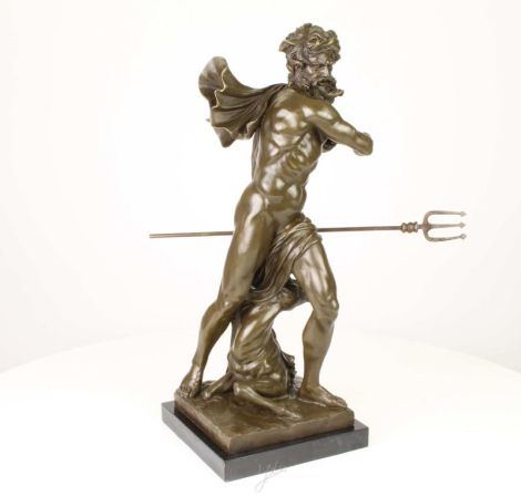 Neptun-statueta din bronz cu un soclu din marmura