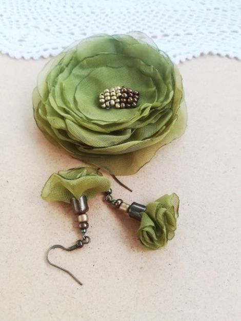 set brosa si cercei flori oliv