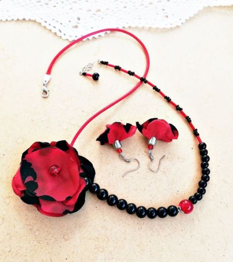 Set floral rosu si negru