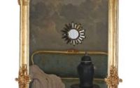 Oglinda Rococo cu o rama aurie