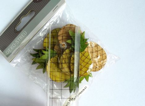 Figuri lemn-ananas
