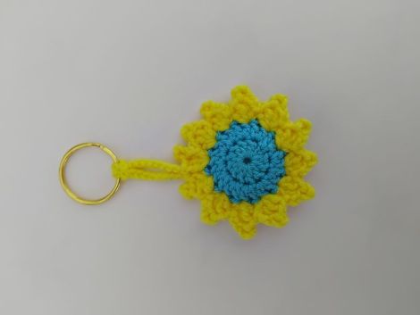 Trei Floricele Brelocuri Croetate