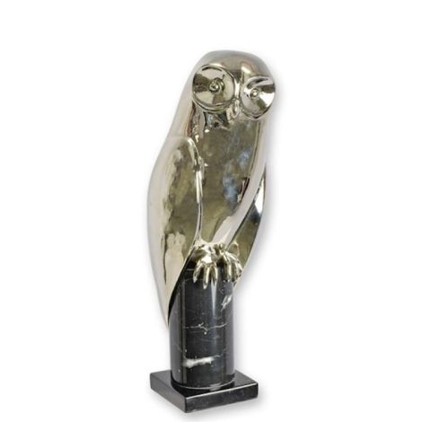 Bufnita-statueta din bronz pe un soclu din marmura