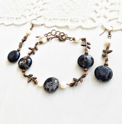 set regalit si perle bleumarin alb