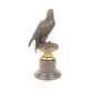 Vultur-statueta din bronz pe soclu din marmura