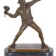 Aruncatorul de flori-statueta din bronz 
