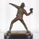 Aruncatorul de flori-statueta din bronz 