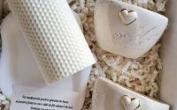 Honey bee and mugs gift box