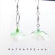 Cercei handmade flori albe verzi plastic reciclat 