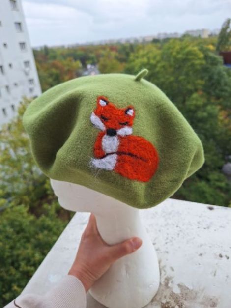 Bereta impaslita cu vulpe
