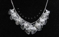 Colier statement unicat cu flori translucide i cr
