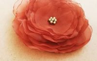 Brosa floare toamna aramie cu perle