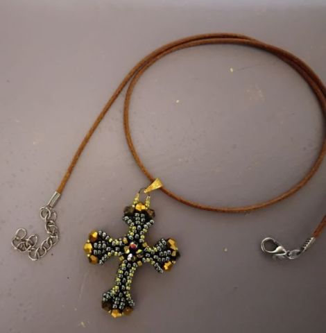 Pandantiv cruciuli cu cristale