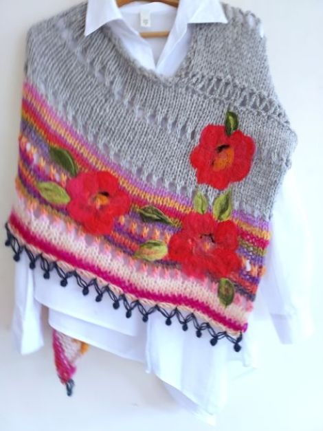 Poncho tricotat i