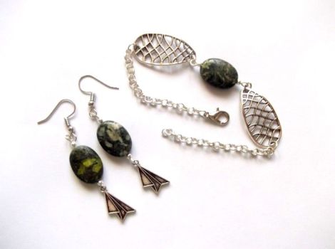set serpentine green