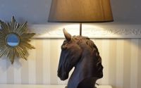 Lampa de masa cu un bust de cal
