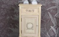Noptiera Shabby Chic alb antichizat