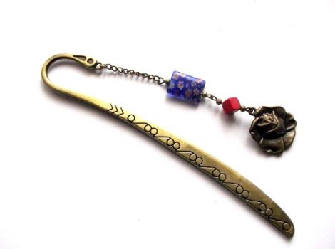 semn de carte cu howlite rosu