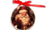 glob pe lemn cu mos craciun 