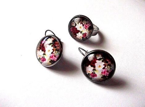 Set cu sticla cu motiv floral 