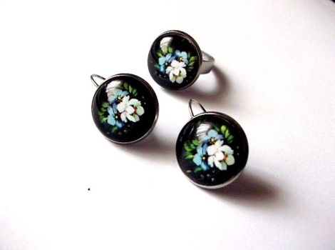 Set cu sticla cu motiv floral 