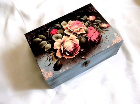 cutie lemn cu model floral