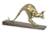Cangur-statueta din bronz cu un soclu din marmura