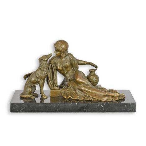 Doamna cu caine-statueta din bronz 