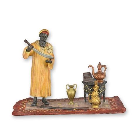 Vanator cu sabie-statueta vieneza din bronz cu un 