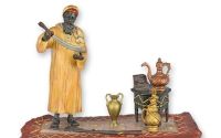 Vanator cu sabie-statueta vieneza din bronz cu un 