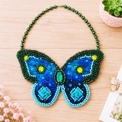Colier fluture