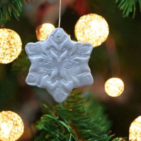 Ornament brad fulg de nea