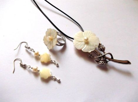 Set cu sidef si perle naturale