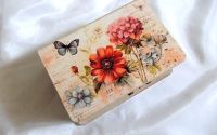 Cutie din lemn tip carte cu flori 