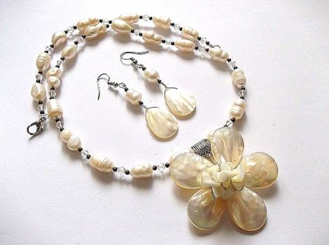 Set cu sidef perlr naturale si cristale