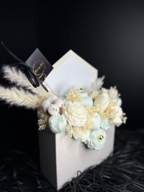 Aranjament floral din cear natural Everbelle