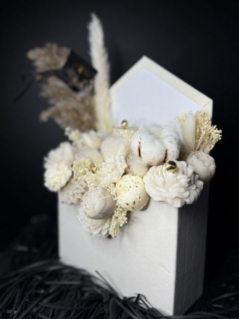 Aranjament floral din cear natural Amorelle