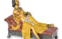 Cleopatra pe canapea-statueta vieneza din bronz