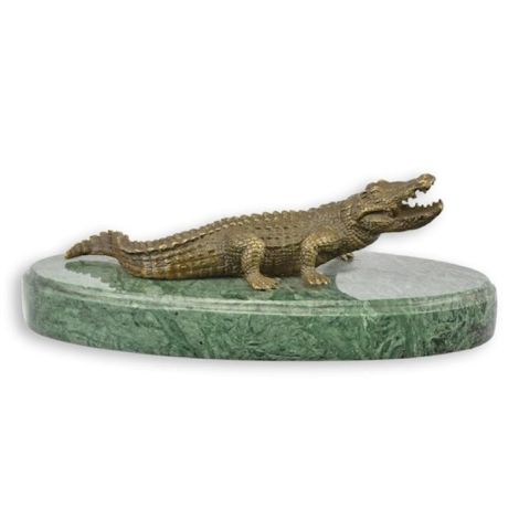 Crocodil-statueta din bronz cu un soclu marmura