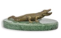 Crocodil-statueta din bronz cu un soclu marmura