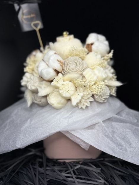 Aranjament floral din cear natural Frost Flair