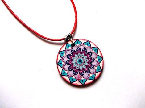 colier lemn mandala