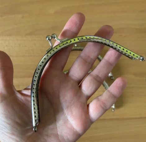Rama metalica vintage pentru gentute crosetate