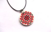 colier lemn motiv traditional 